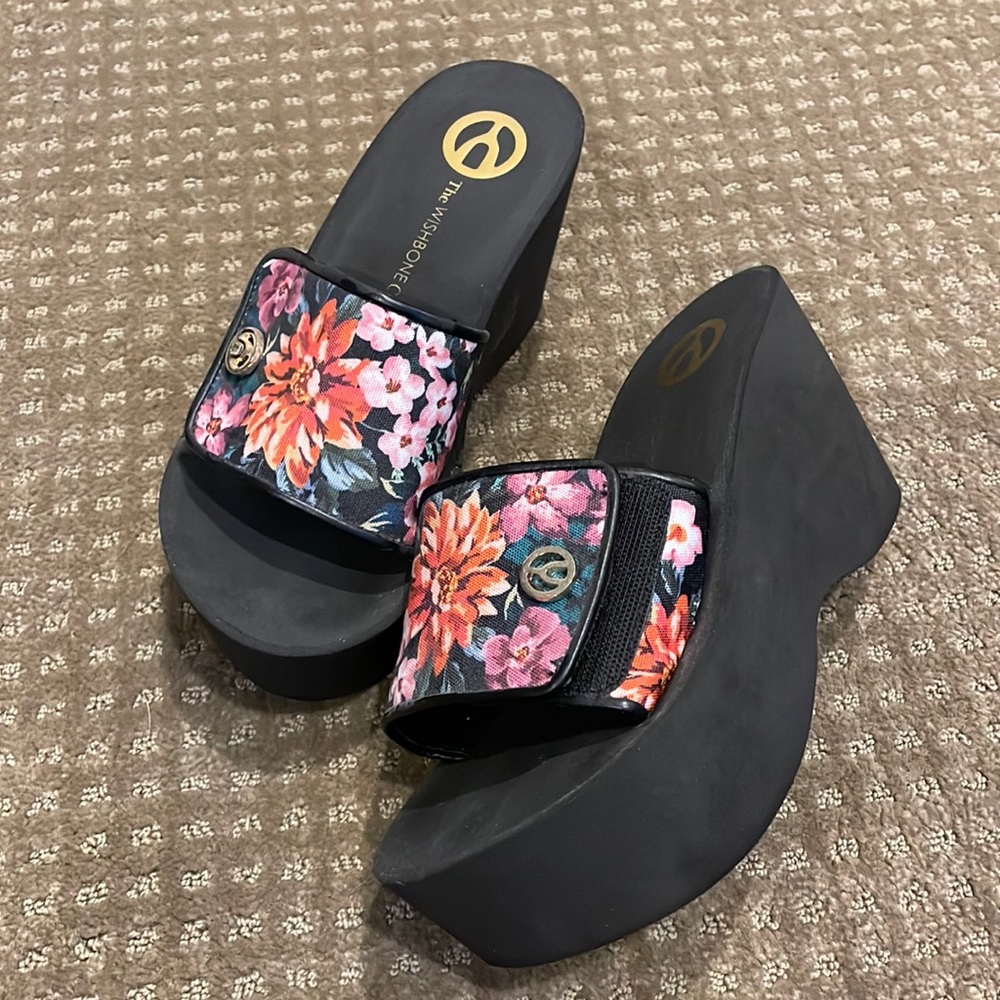 The wishbone collection platform sandals